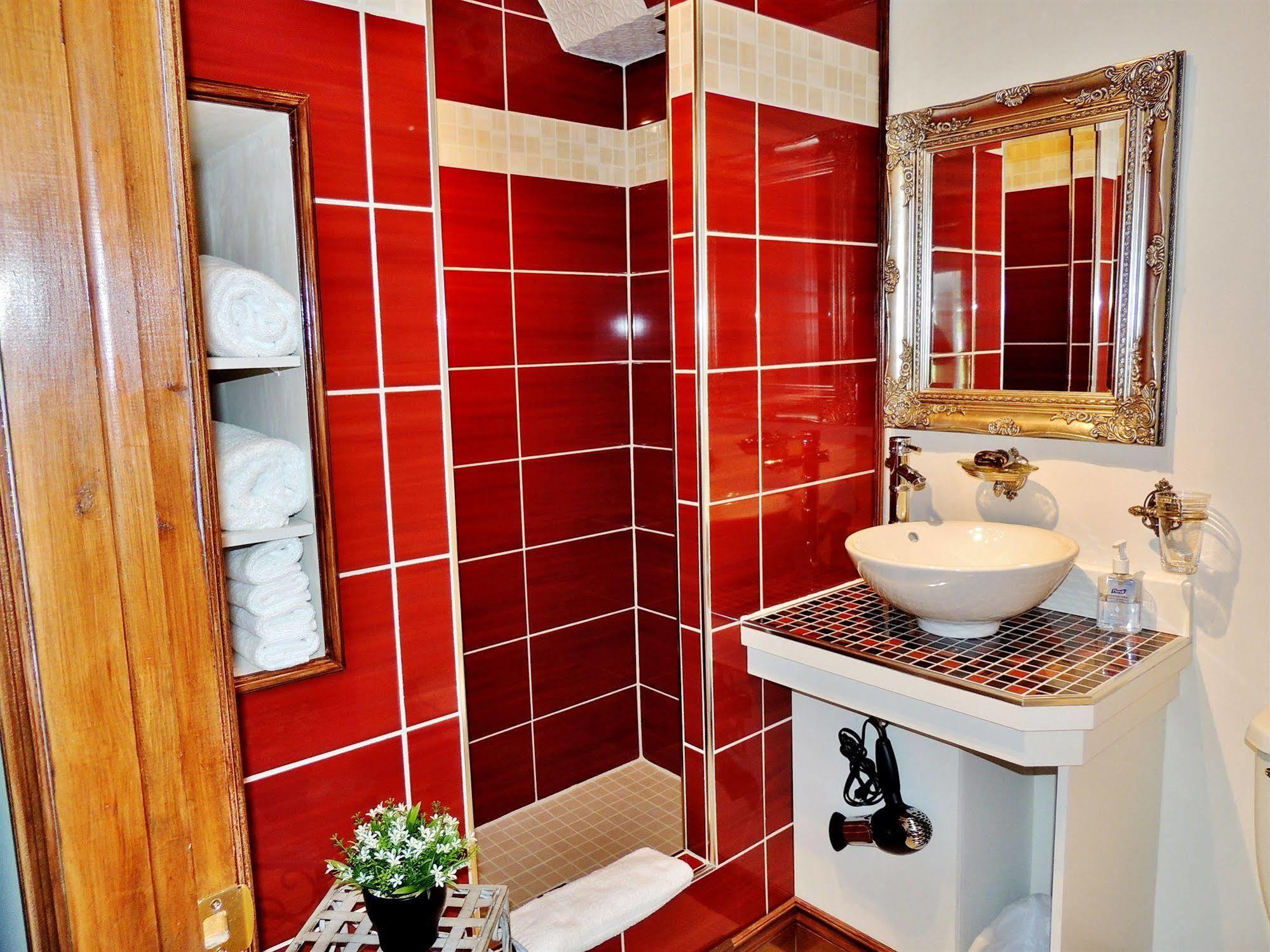 Auberge Du Vieux Faubourg Sainte Anne des Monts ภายนอก รูปภาพ